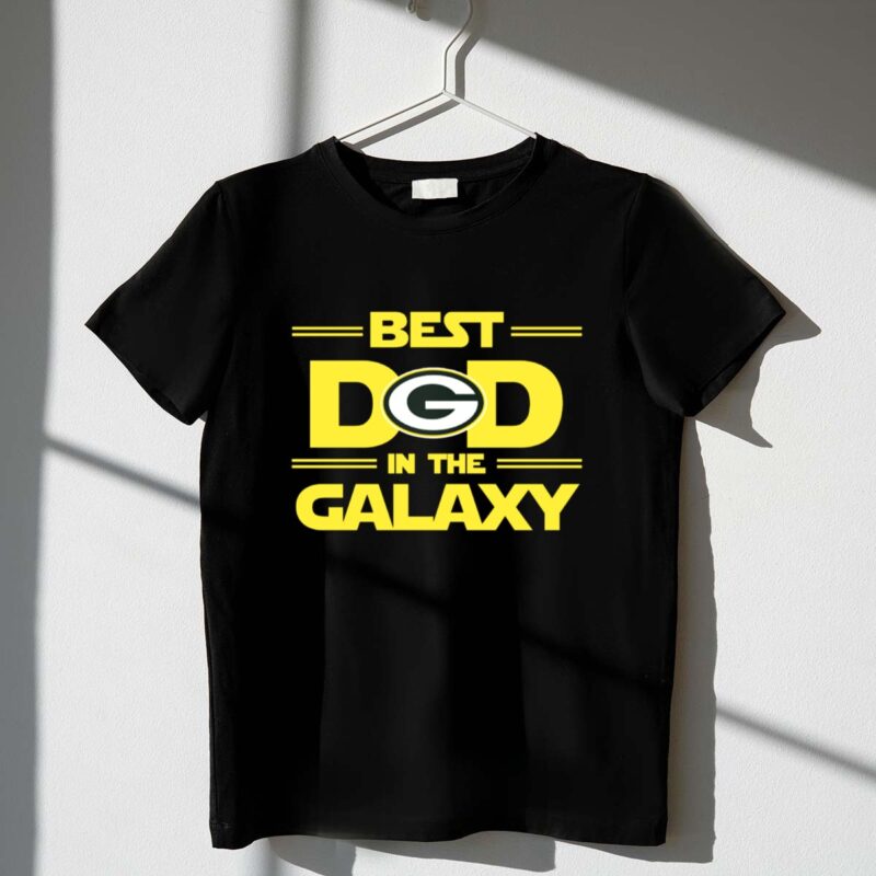 Best Green Bay Packers Dad in the Galaxy Fan 1 T Shirt.jpg